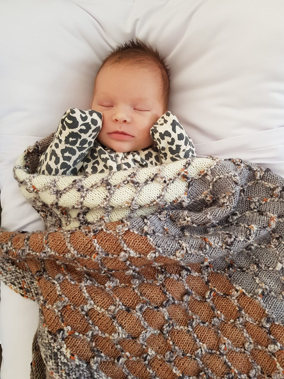 Beehive Baby Blanket Knit Kit